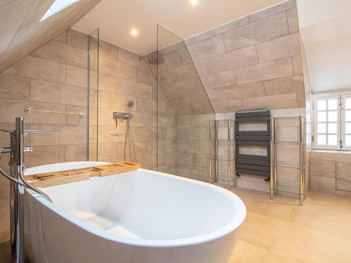 Luxury Royal Mile Apartment By The Castle - Sleeps 4 Единбург Екстериор снимка