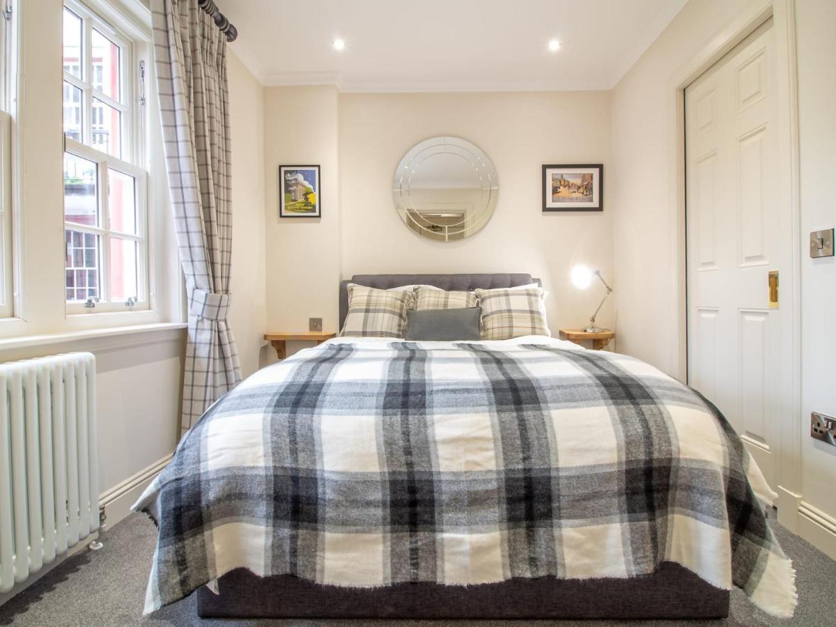 Luxury Royal Mile Apartment By The Castle - Sleeps 4 Единбург Екстериор снимка