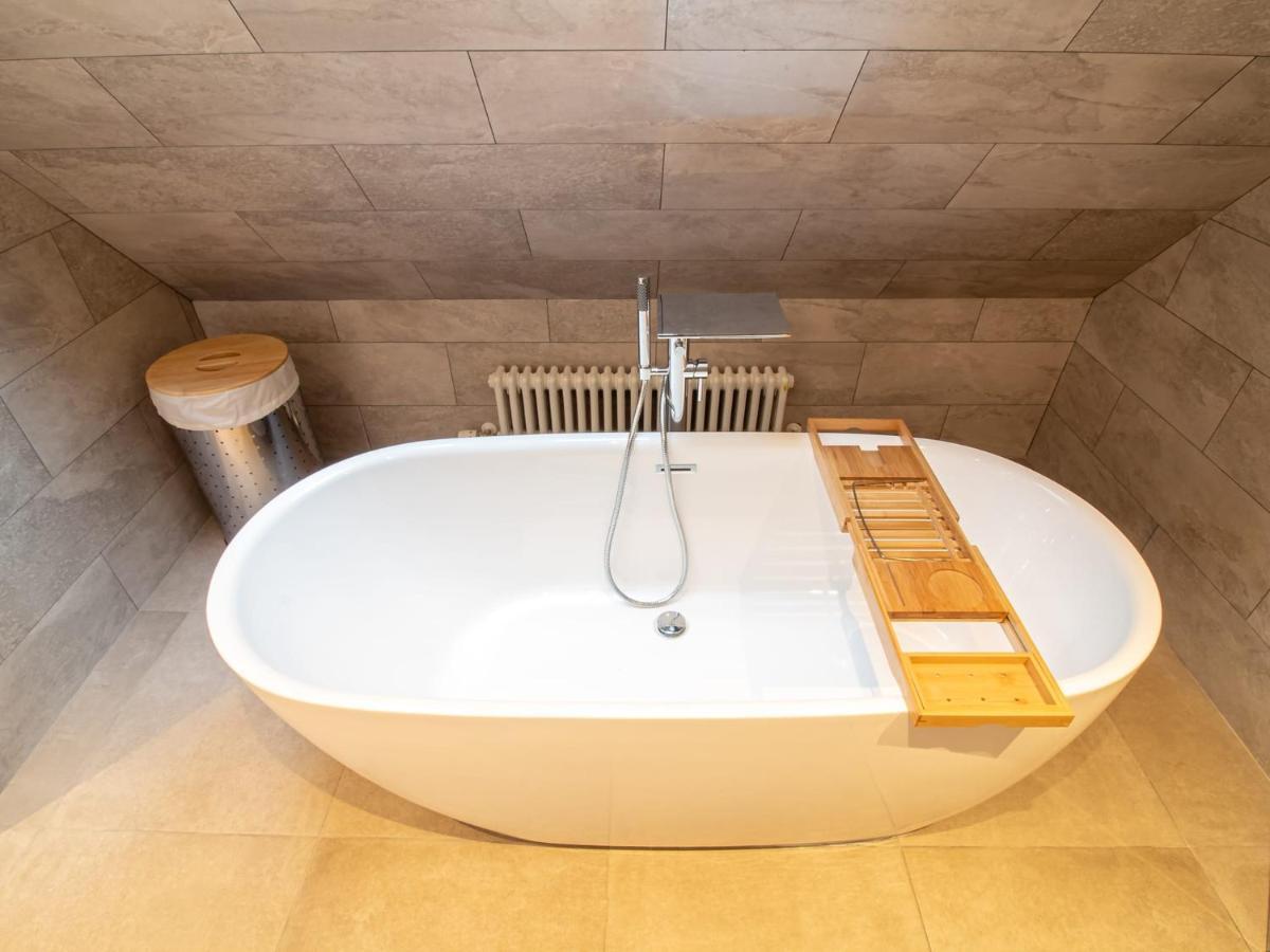 Luxury Royal Mile Apartment By The Castle - Sleeps 4 Единбург Екстериор снимка