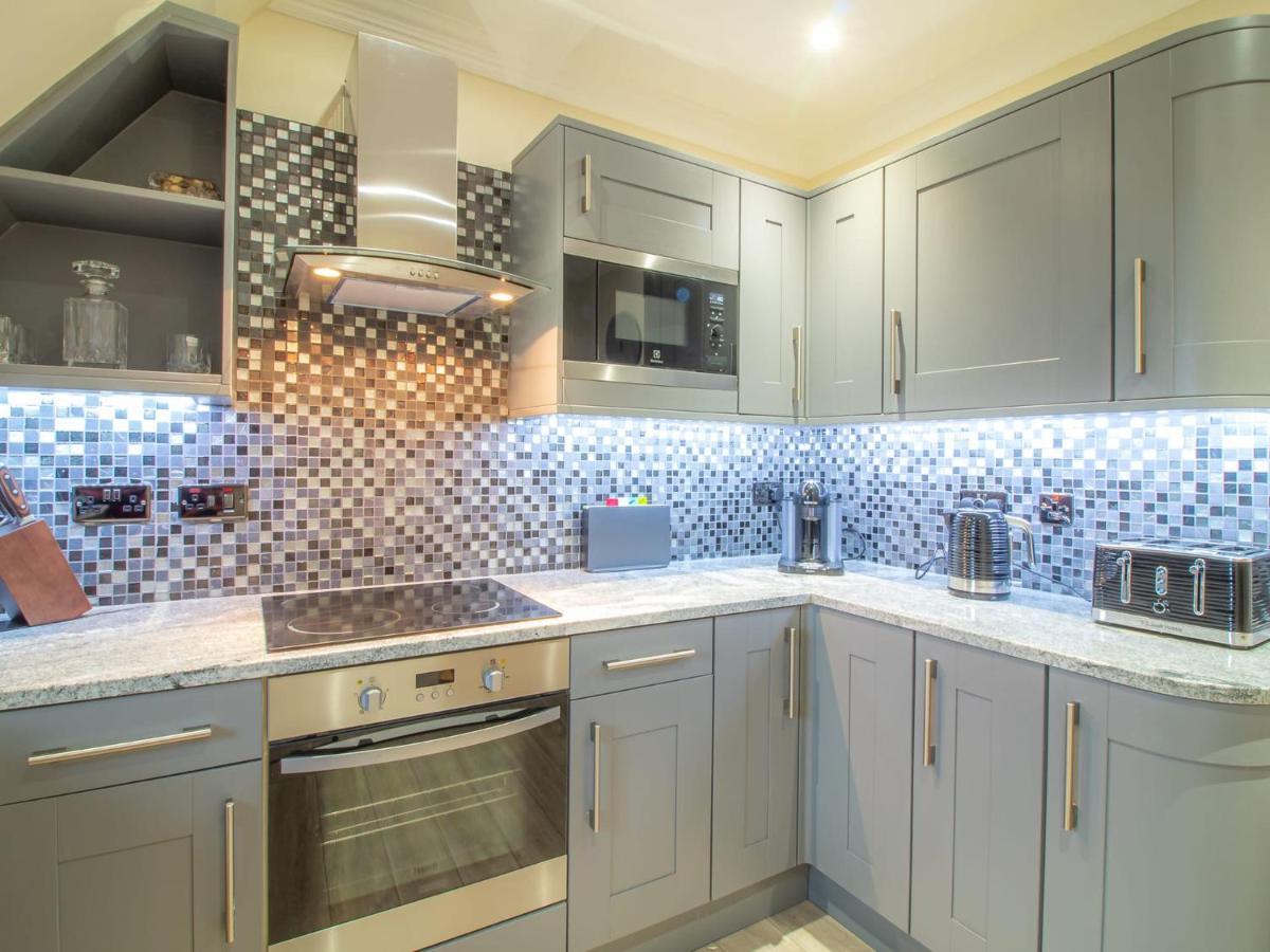 Luxury Royal Mile Apartment By The Castle - Sleeps 4 Единбург Екстериор снимка