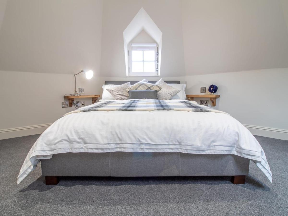 Luxury Royal Mile Apartment By The Castle - Sleeps 4 Единбург Екстериор снимка