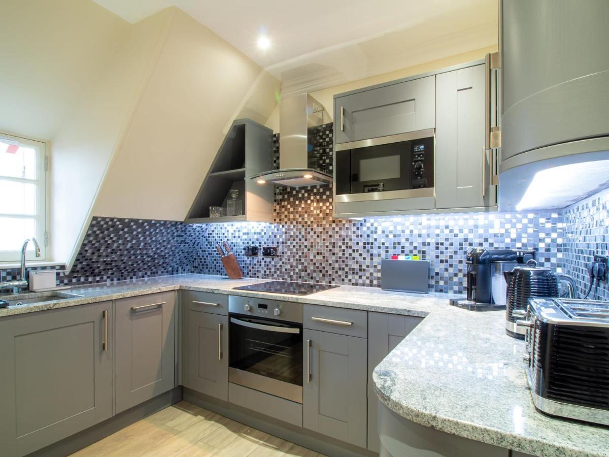 Luxury Royal Mile Apartment By The Castle - Sleeps 4 Единбург Екстериор снимка